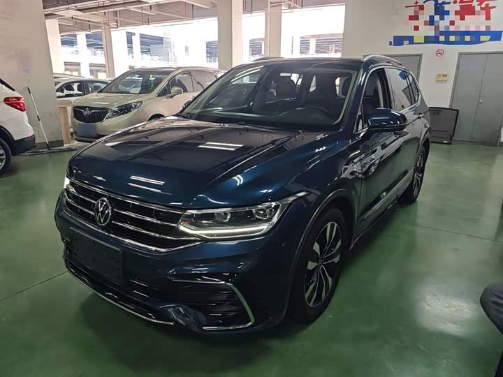 Фото 2 - Volkswagen Tiguan L Pro