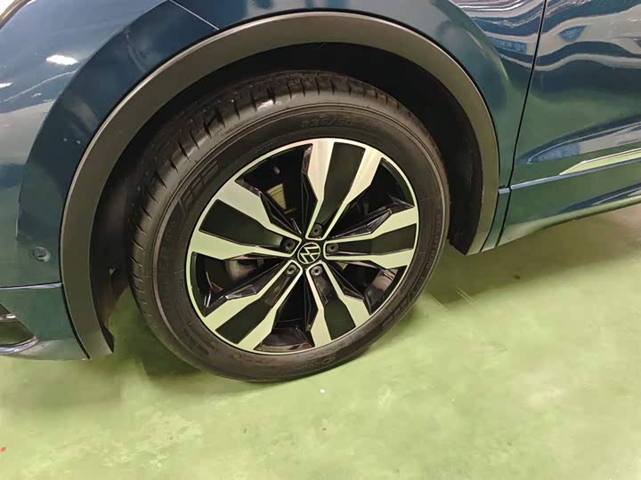 Фото 23 - Volkswagen Tiguan L Pro