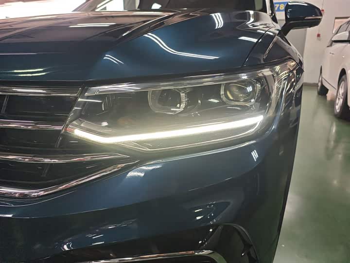 Фото 24 - Volkswagen Tiguan L Pro