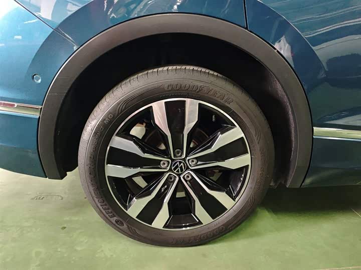 Фото 26 - Volkswagen Tiguan L Pro