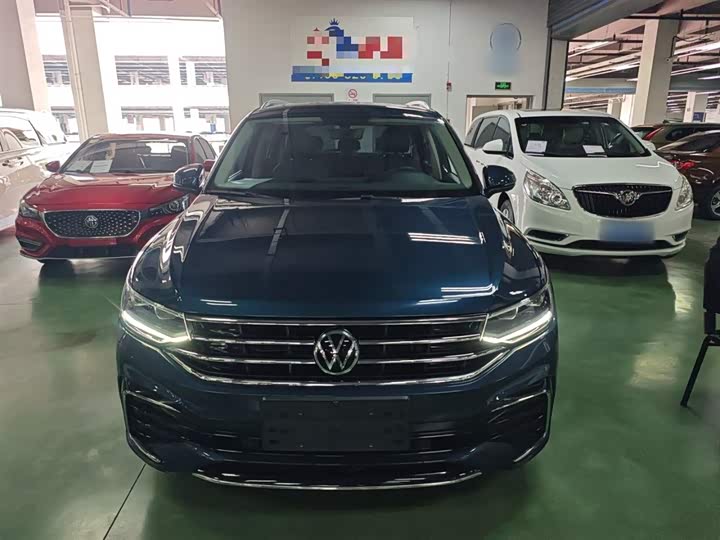 Фото 3 - Volkswagen Tiguan L Pro