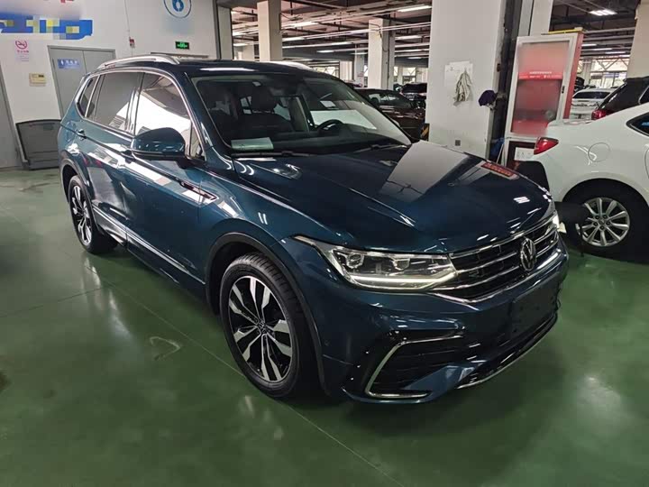 Фото 4 - Volkswagen Tiguan L Pro