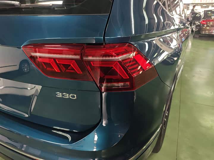 Фото 8 - Volkswagen Tiguan L Pro