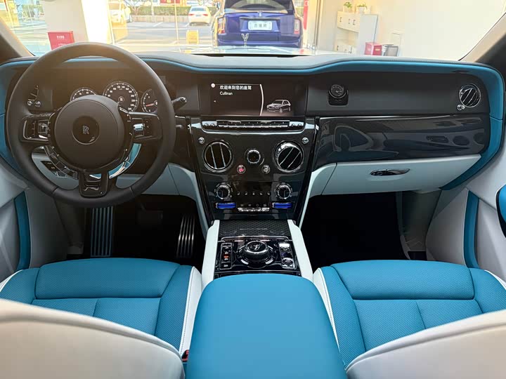 Фото 15 - Rolls-Royce Cullinan