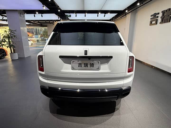 Фото 5 - Rolls-Royce Cullinan