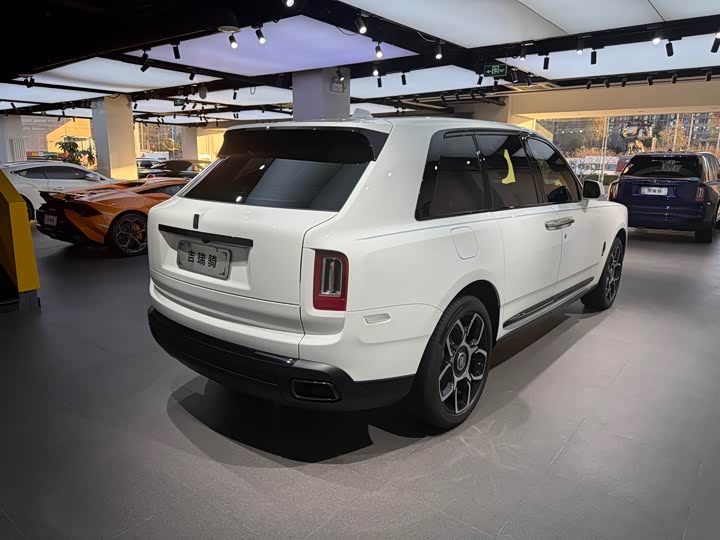 Фото 6 - Rolls-Royce Cullinan