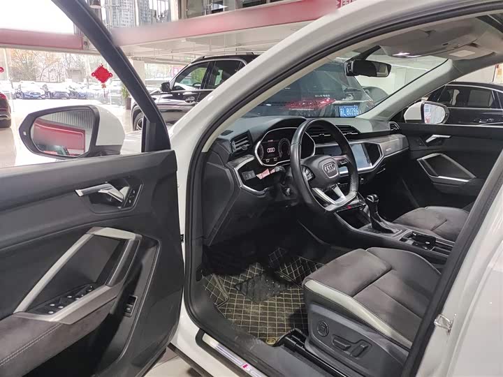 Фото 16 - Audi Q3