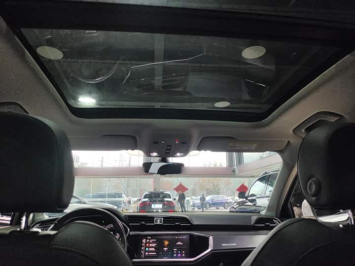 Фото 18 - Audi Q3