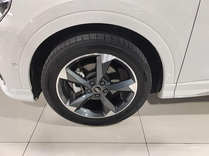 Фото 23 - Audi Q3