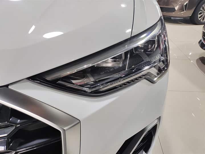 Фото 24 - Audi Q3