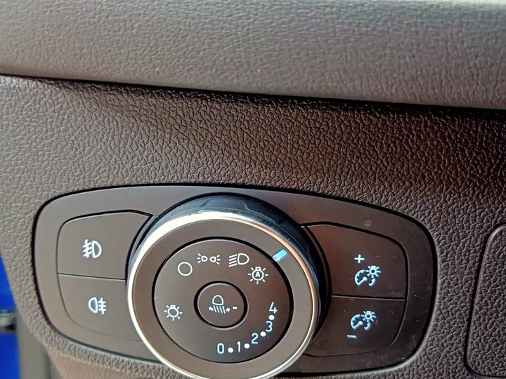 Фото 13 - Ford Focus