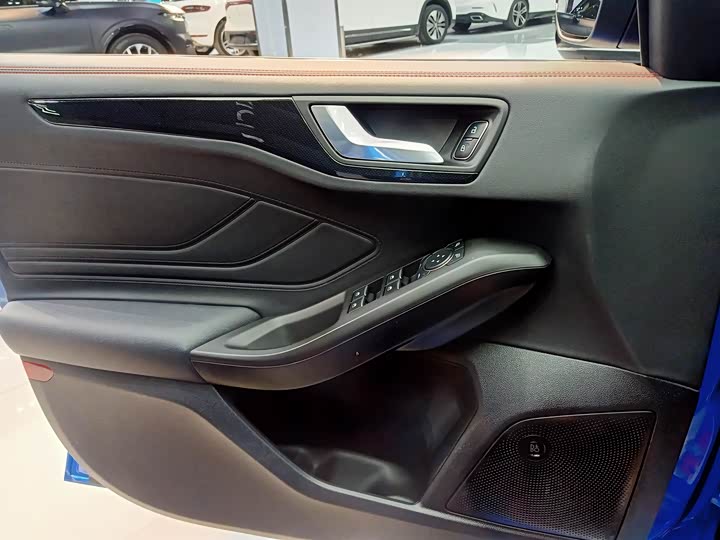 Фото 15 - Ford Focus