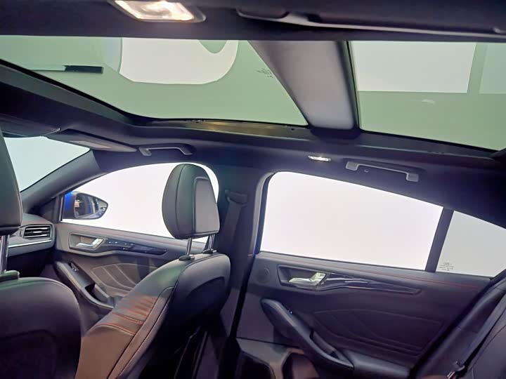 Фото 17 - Ford Focus