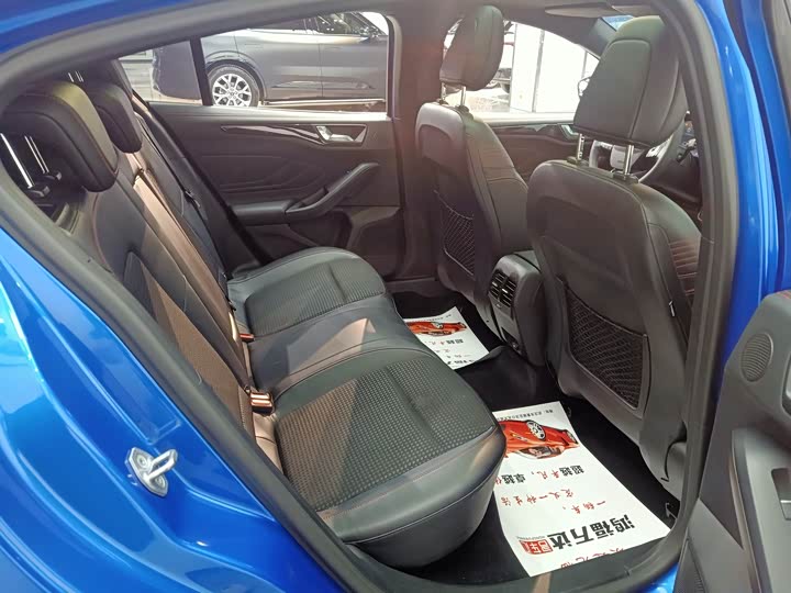 Фото 22 - Ford Focus