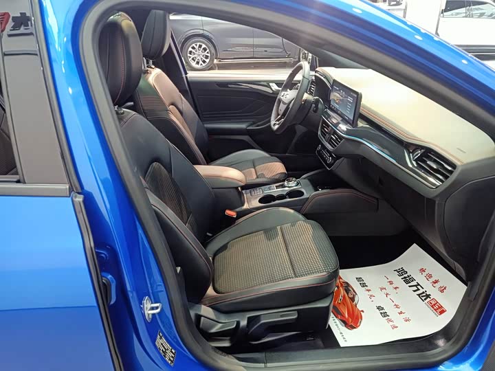 Фото 23 - Ford Focus