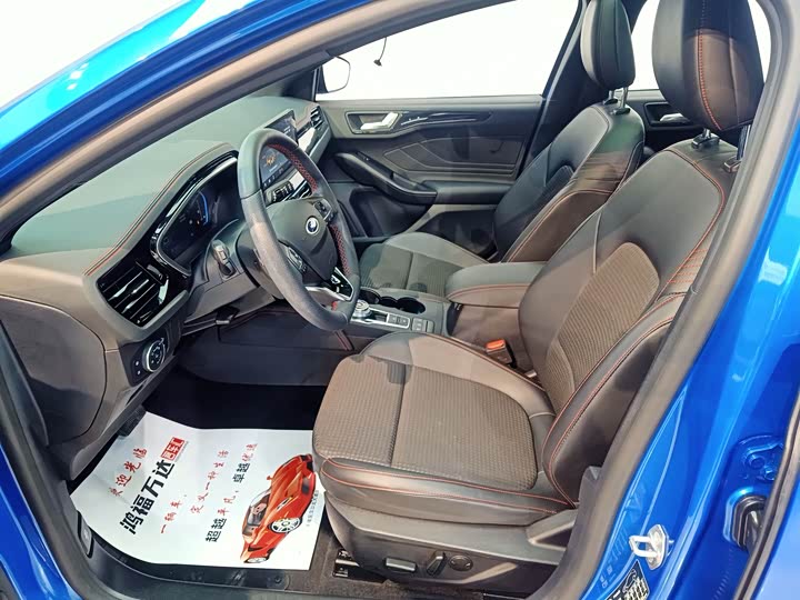 Фото 8 - Ford Focus