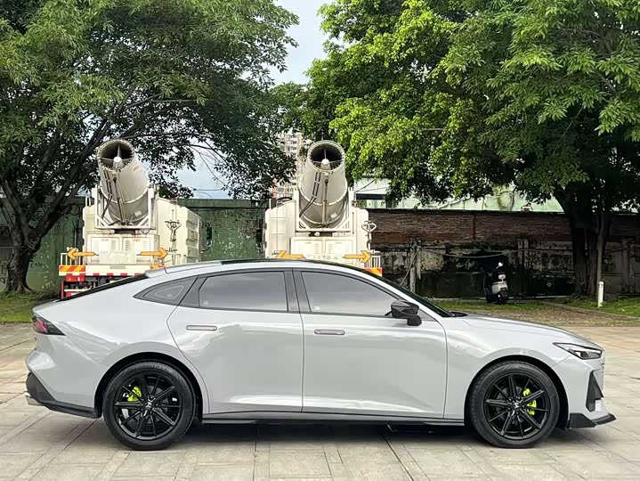 Фото 11 - Changan UNI-V