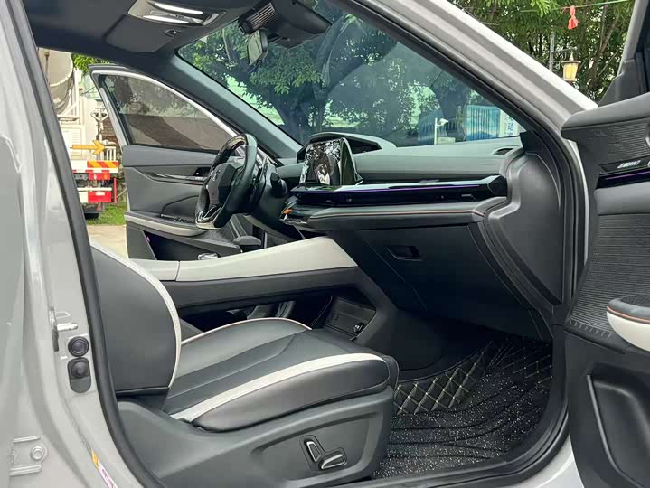 Фото 8 - Changan UNI-V