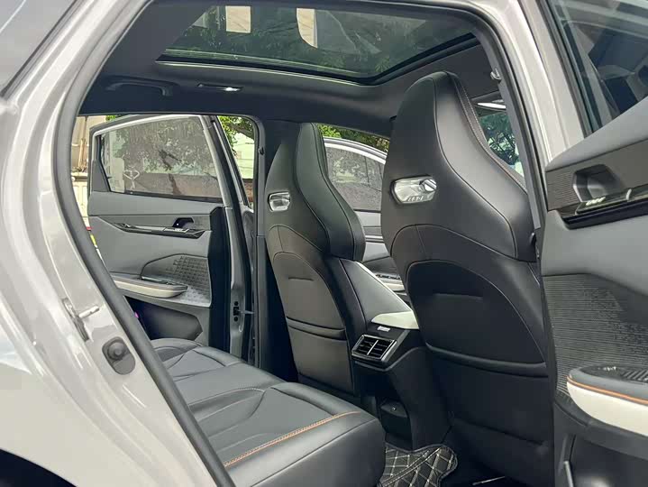 Фото 9 - Changan UNI-V