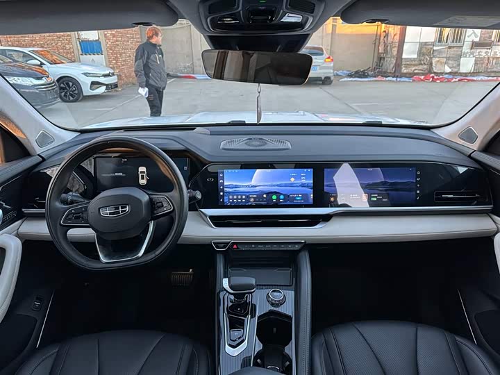 Фото 11 - Geely Monjaro