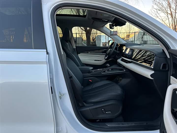 Фото 17 - Geely Monjaro