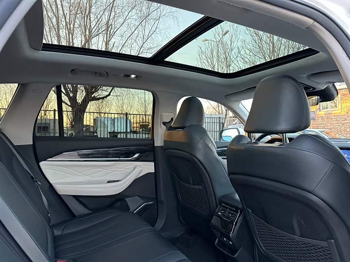 Фото 21 - Geely Monjaro