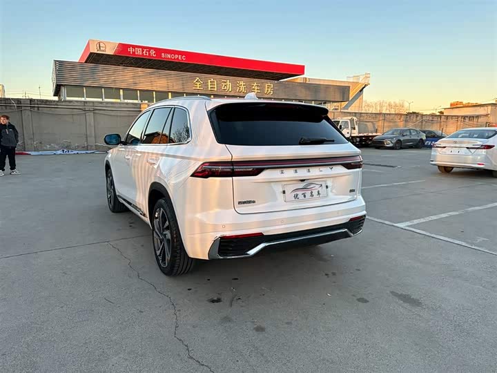 Фото 4 - Geely Monjaro