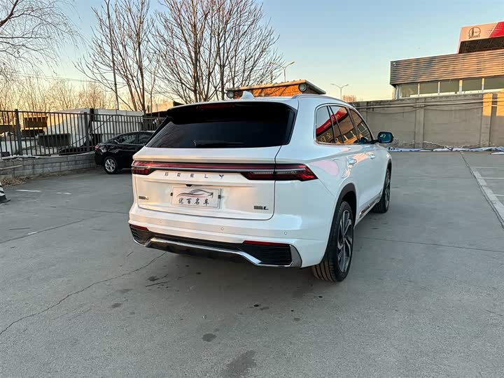 Фото 6 - Geely Monjaro