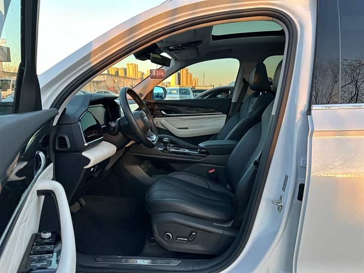 Фото 9 - Geely Monjaro