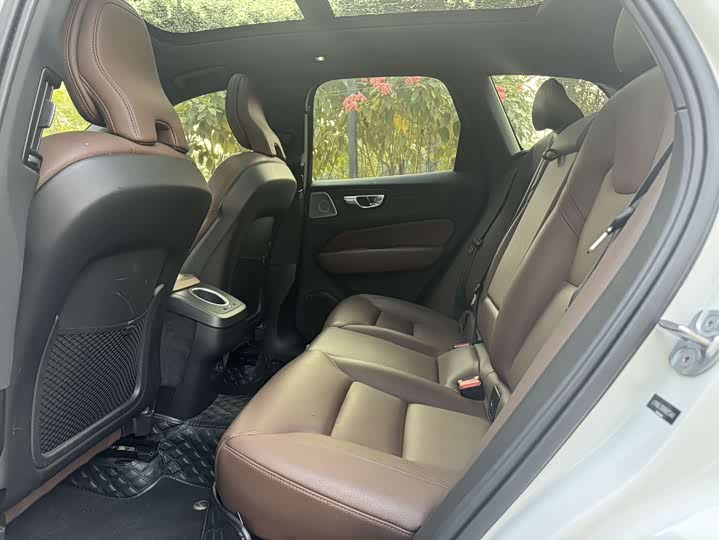 Фото 11 - Volvo XC60