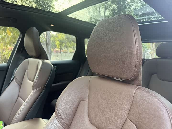 Фото 12 - Volvo XC60