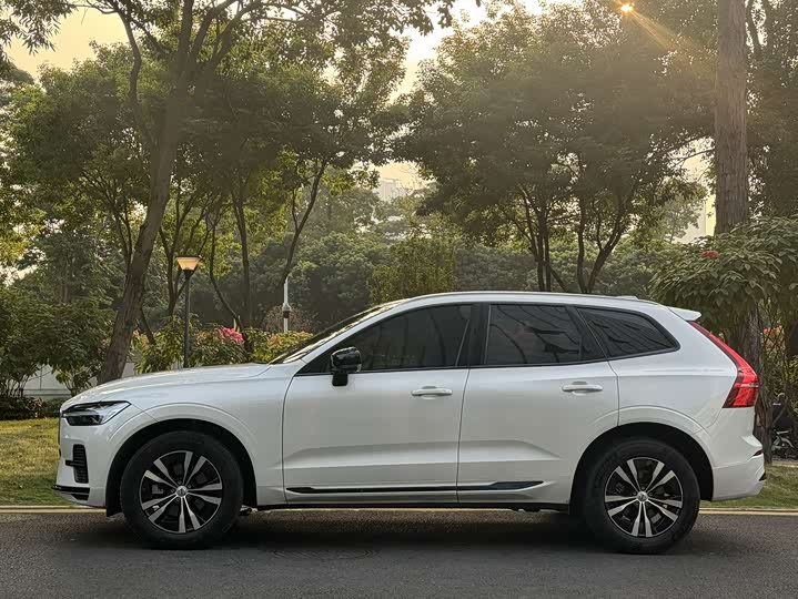 Фото 4 - Volvo XC60