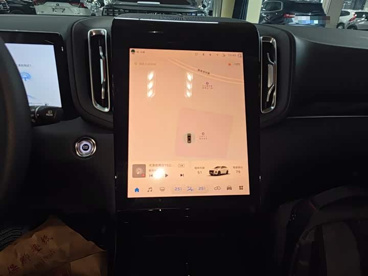 Фото 13 - Hongqi HS3