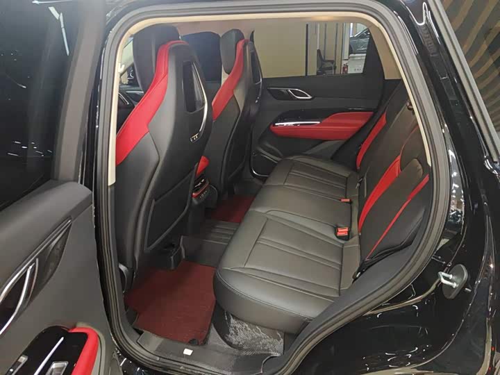 Фото 17 - Hongqi HS3