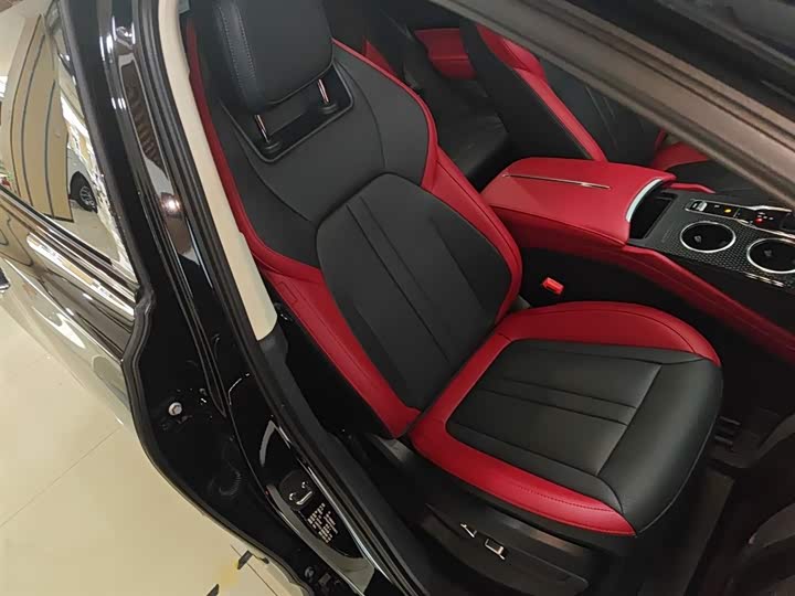 Фото 25 - Hongqi HS3