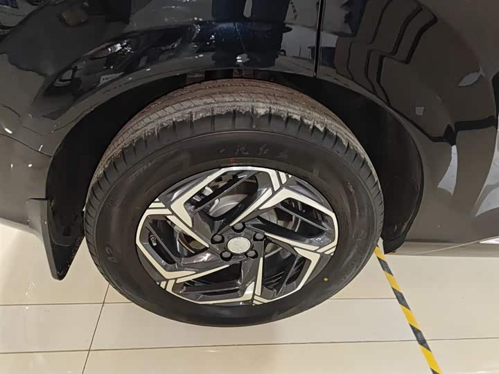 Фото 26 - Hongqi HS3