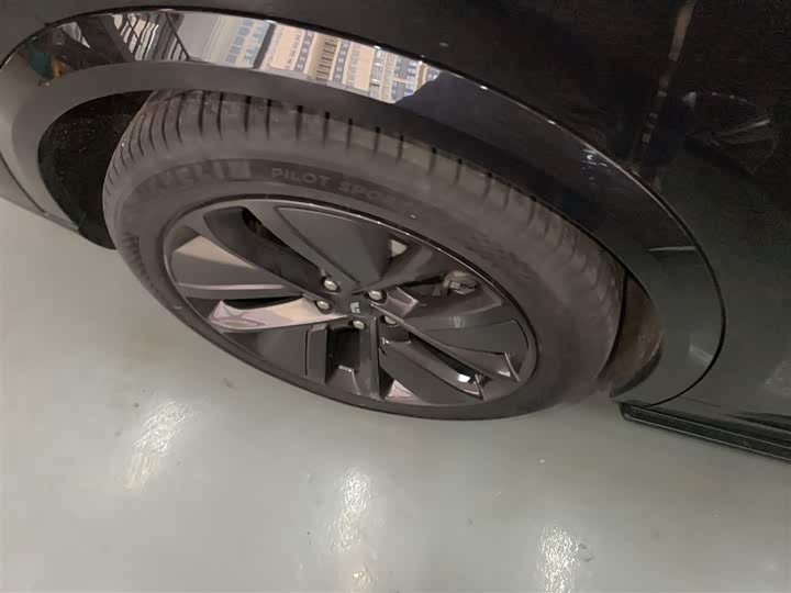 Фото 26 - LiXiang L9