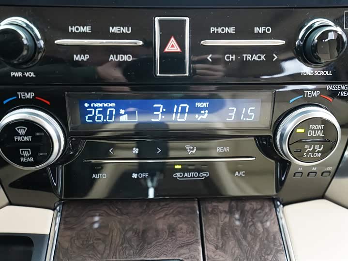 Фото 10 - Toyota Vellfire