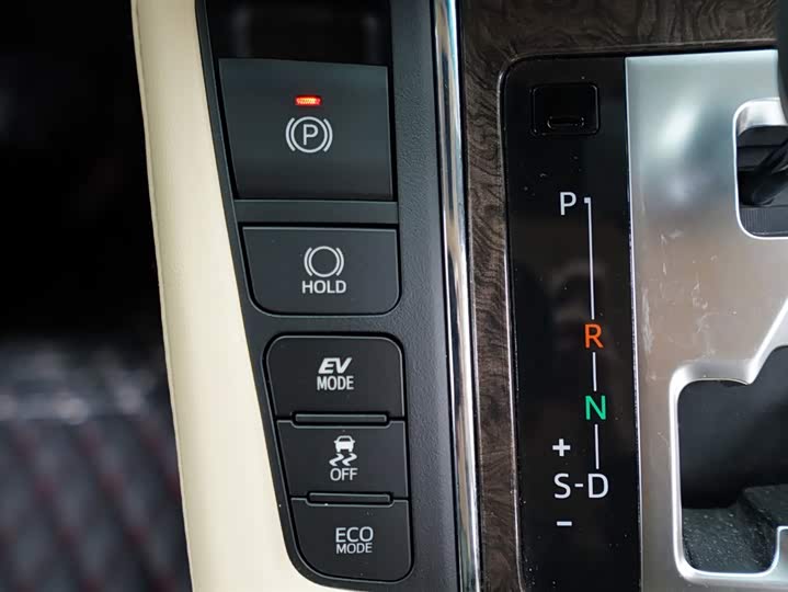 Фото 11 - Toyota Vellfire