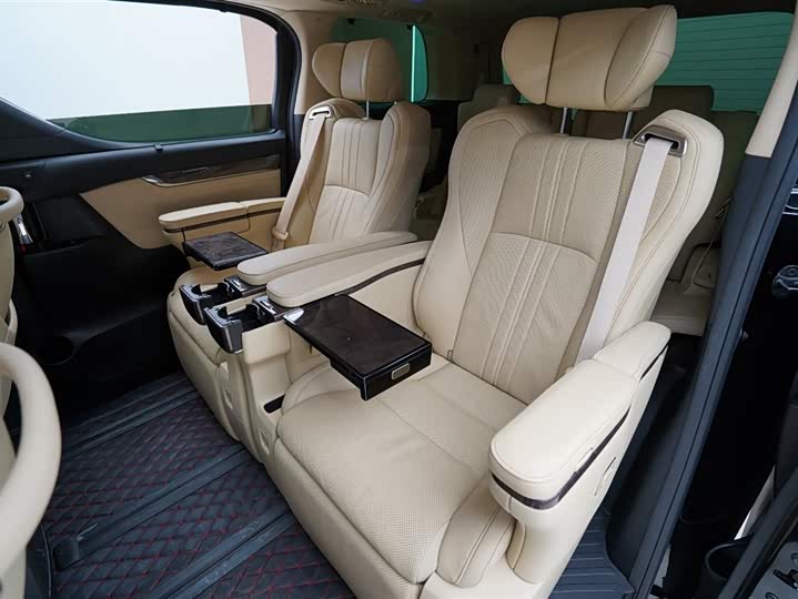 Фото 15 - Toyota Vellfire