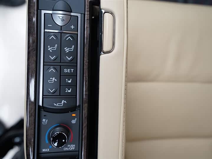 Фото 17 - Toyota Vellfire