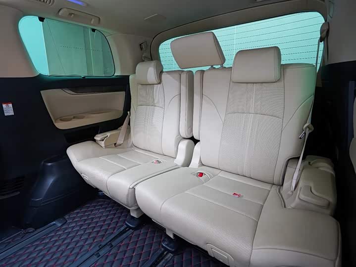 Фото 18 - Toyota Vellfire