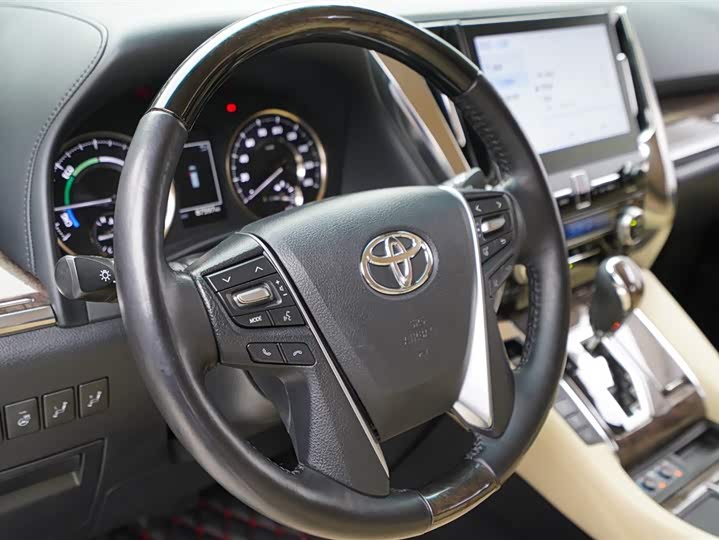 Фото 8 - Toyota Vellfire