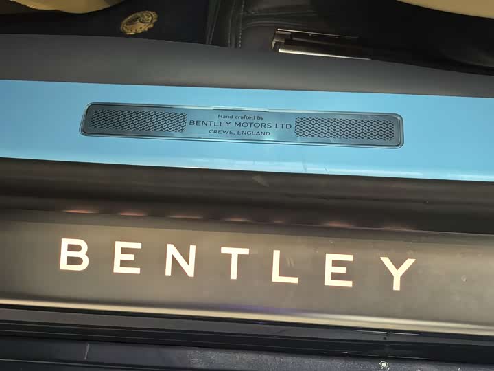 Фото 12 - Bentley Flying Spur