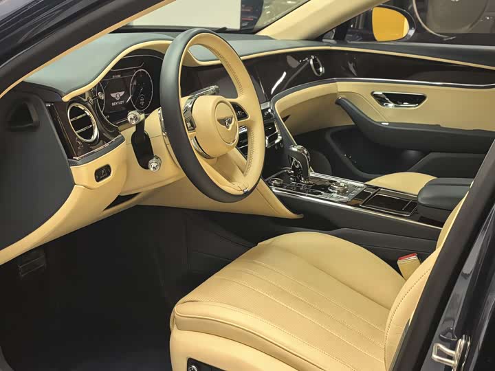 Фото 13 - Bentley Flying Spur