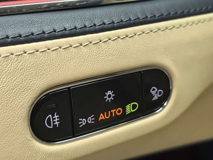 Фото 17 - Bentley Flying Spur