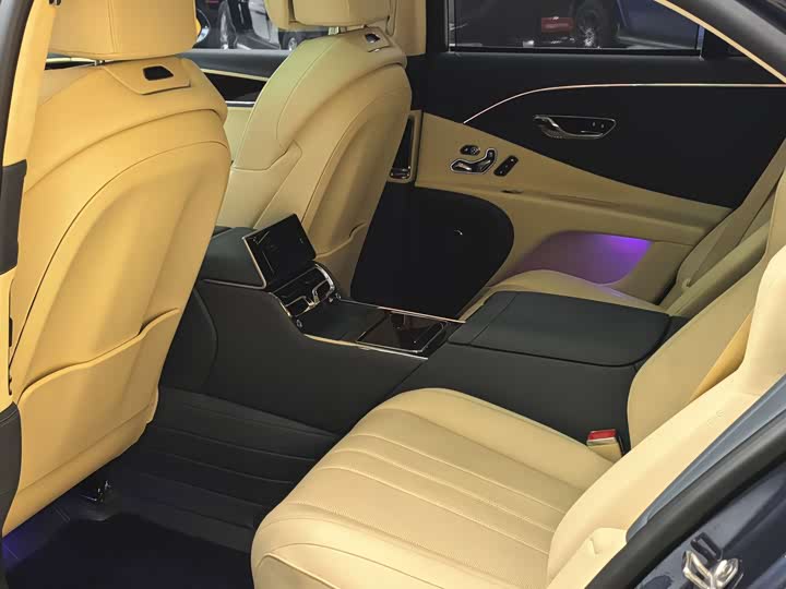 Фото 20 - Bentley Flying Spur