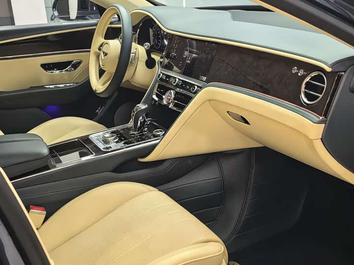 Фото 21 - Bentley Flying Spur