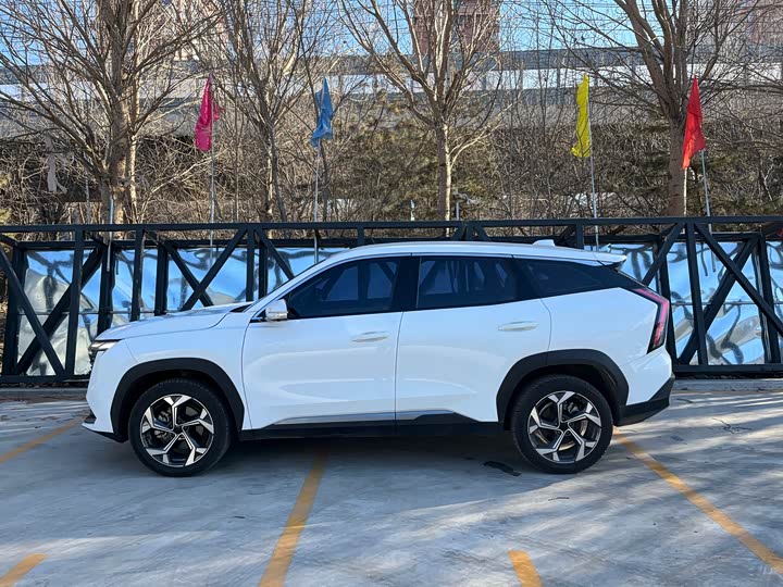 Фото 13 - Geely Atlas L