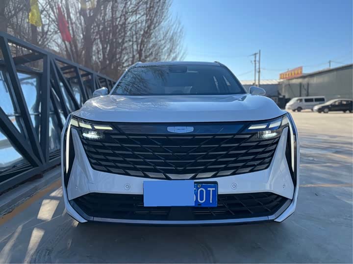 Фото 2 - Geely Atlas L